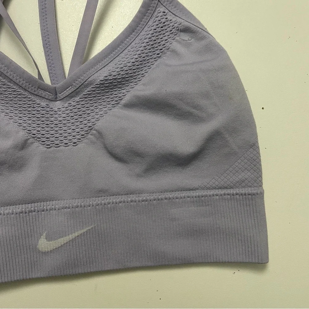 Nike Sports Bra Seamless Light Impact Yoga Pilates Lounge Lavender Purple Dawn